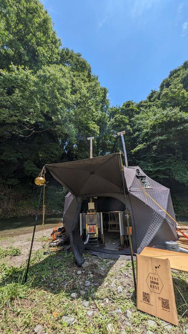 湖を望む水風呂