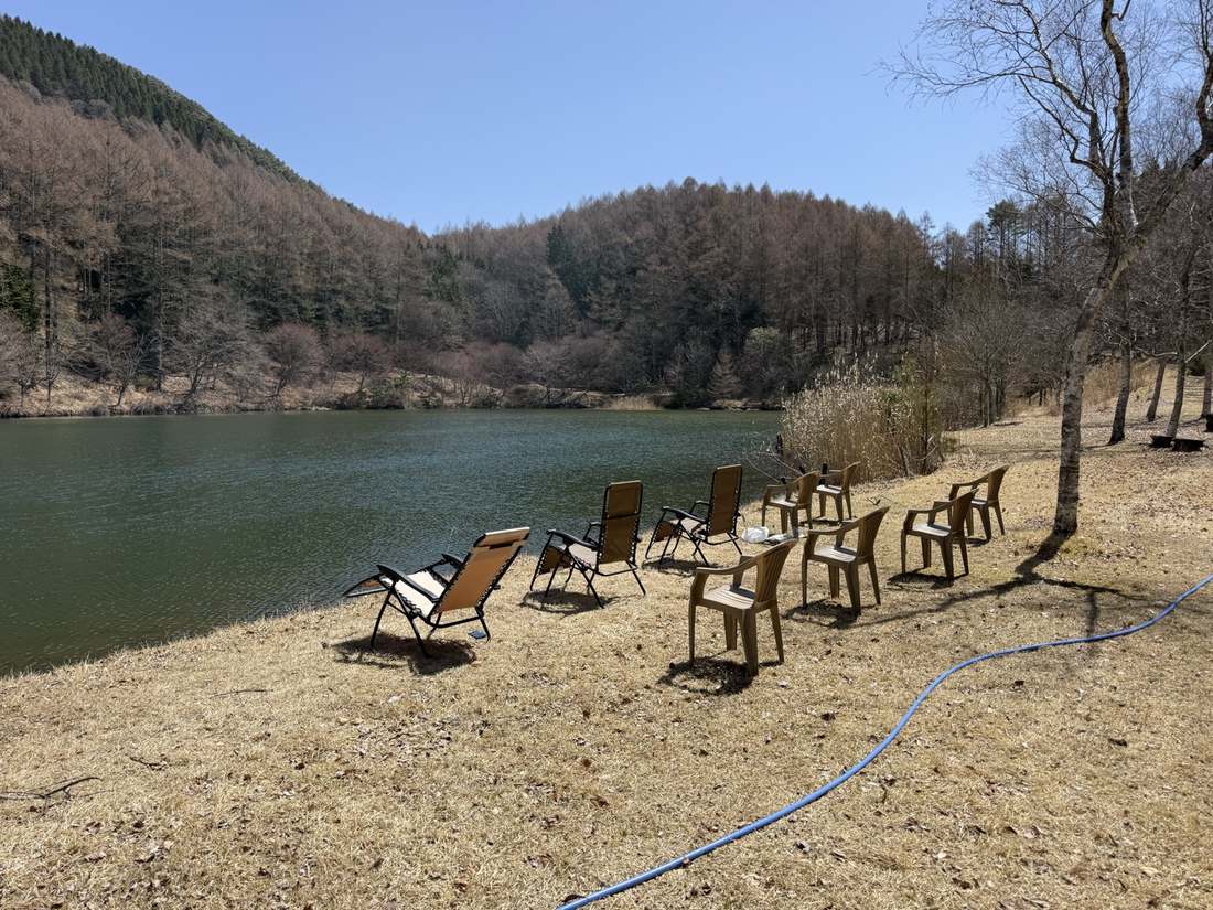 いずみ湖畔のチェア